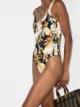 الصورة 2 من Versace ثوب سباحة بقصة عالية