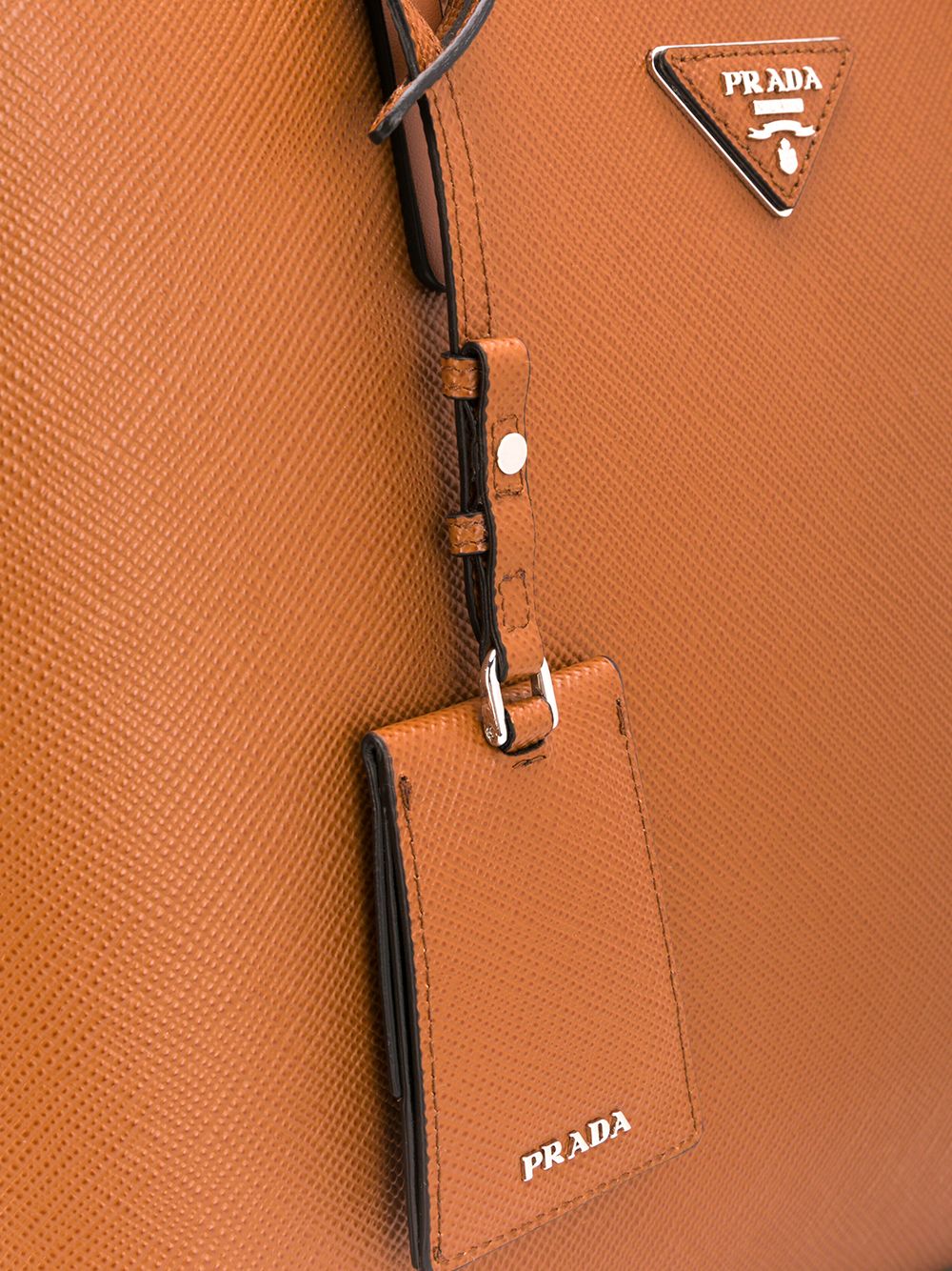 фото Prada сумка-тоут с металлическим логотипом