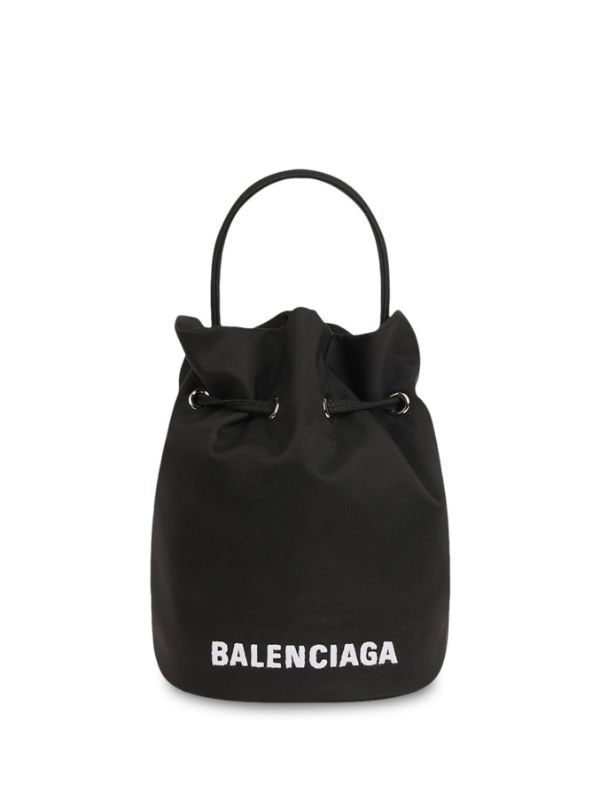 Balenciaga バレンシアガ ウィール バケットバッグ XS - FARFETCH