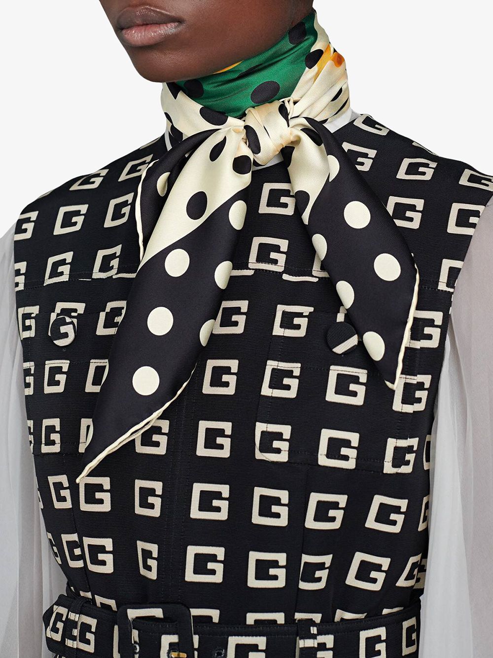 фото Gucci платок в горох с логотипом