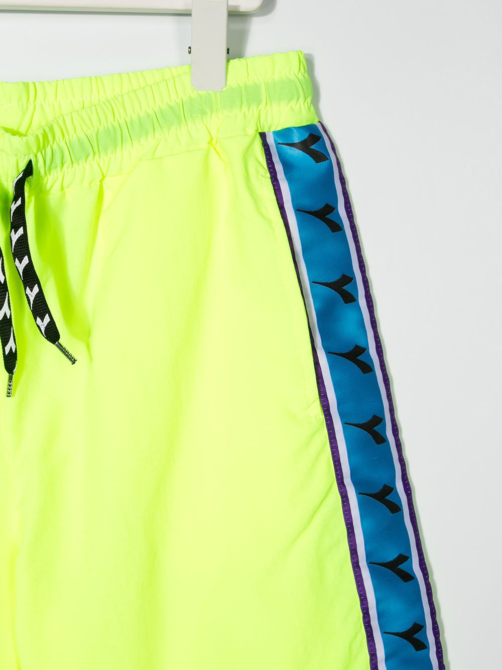 фото Diadora junior teen logo patch track shorts