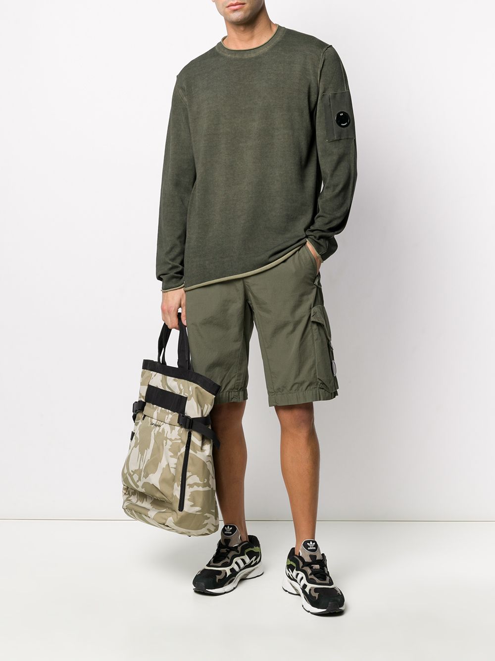 фото C.p. company logo plaque cargo shorts