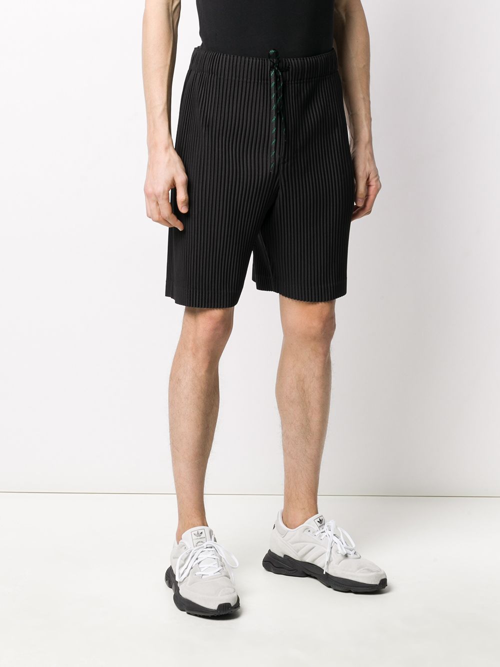 фото Homme plissé issey miyake плиссированные шорты-бермуды