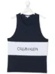 الصورة 1 من Calvin Klein Kids تيشيرت متباين الألوان بطبعة شعار الماركة