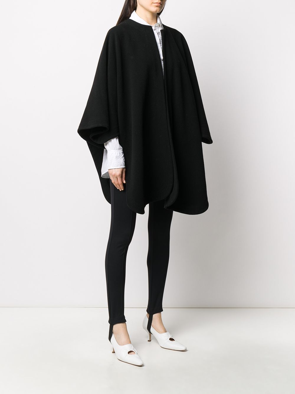 фото Yves saint laurent pre-owned relaxed-fit collarless poncho