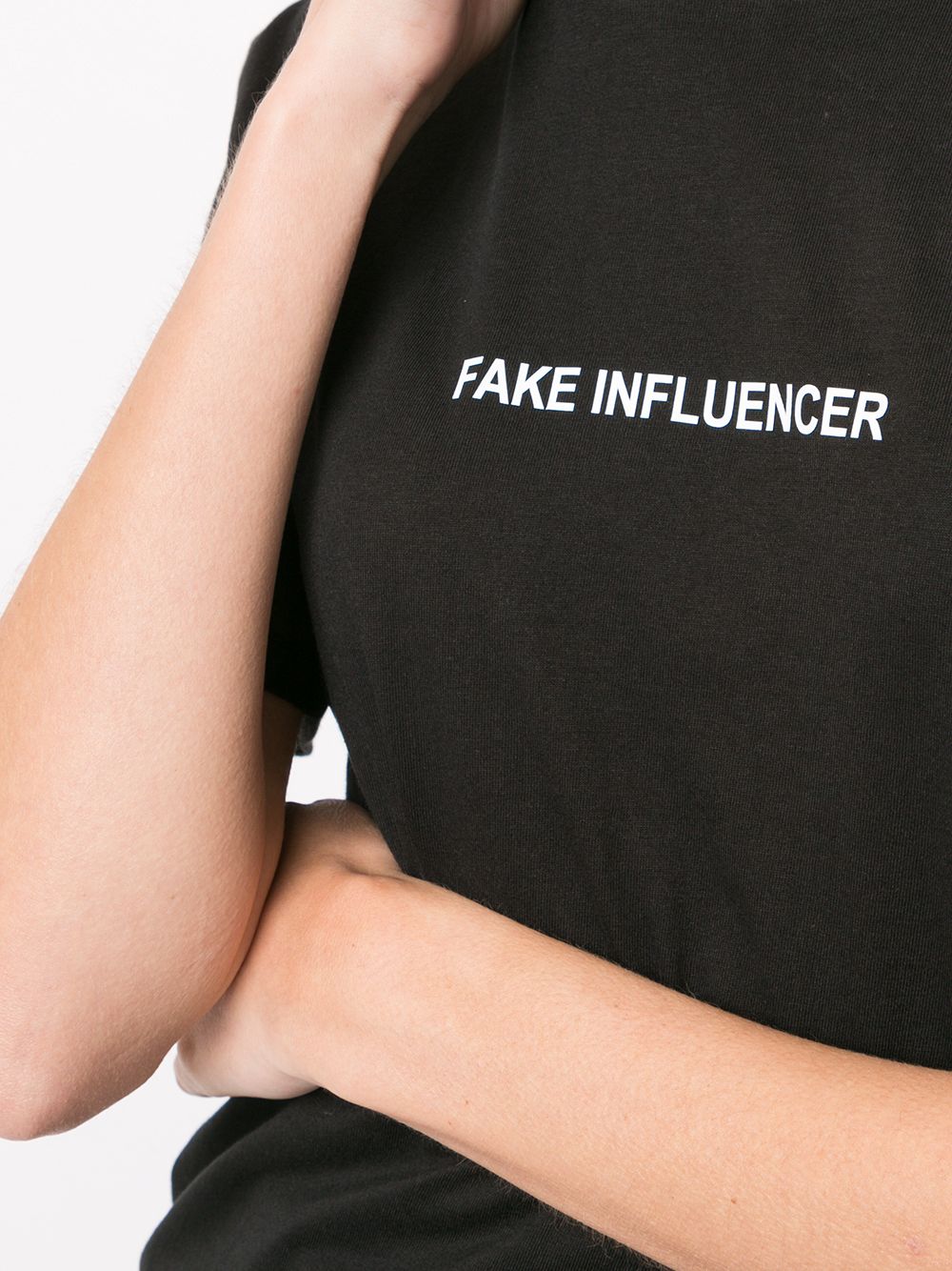 фото Boyarovskaya футболка fake influencer