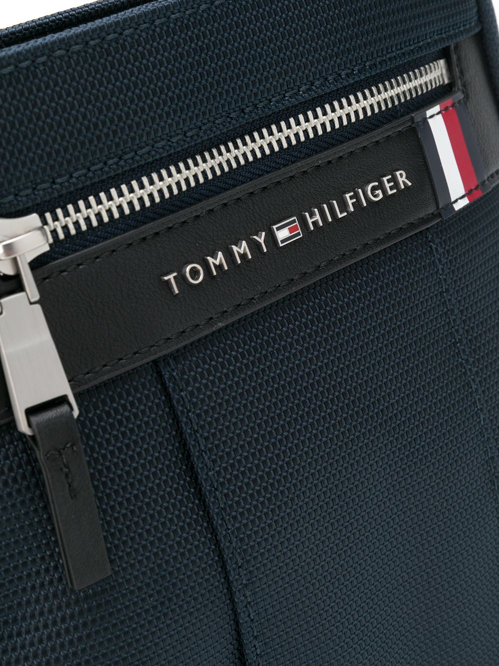 фото Tommy hilfiger сумка-мессенджер с логотипом