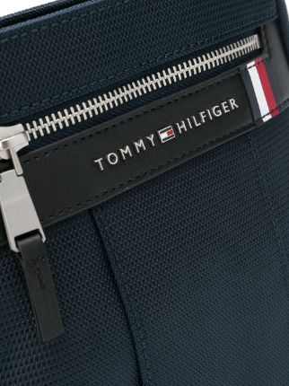 logo plaque messenger bag展示图