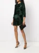 الصورة 2 من Saint Laurent فستان ميدي بطبعة جلد حيوان
