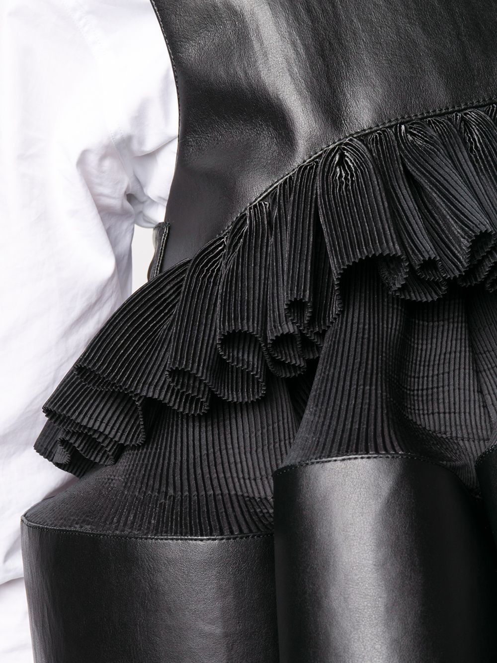 фото Comme des garçons noir kei ninomiya backless pleated top