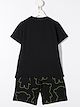 الصورة 2 من Emporio Armani Kids بدلة رياضية بطبعة شعار ودمية دب