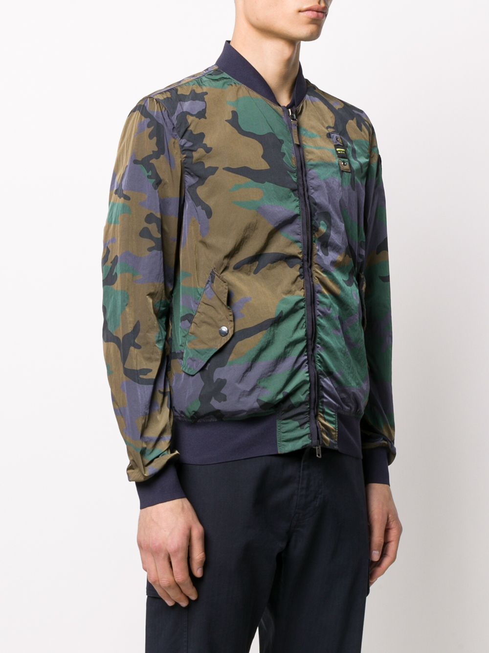 фото Blauer camouflage bomber jacket