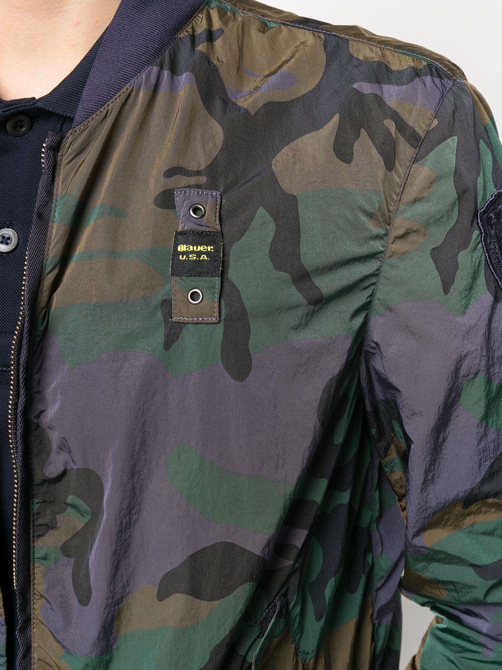 фото Blauer camouflage bomber jacket