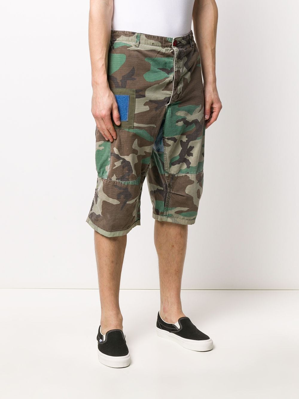 фото Don't worry camouflage-print cargo shorts