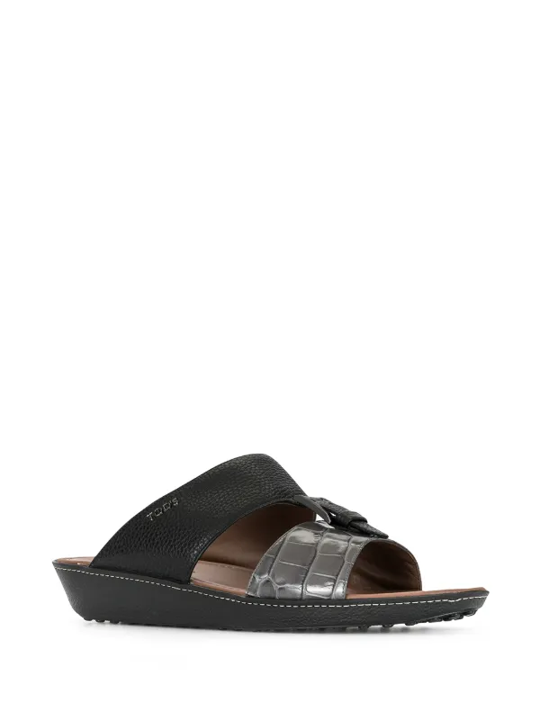 【送料&関税込】Tod's Logo Engraved Slip-on Sandals Tod's Logo Engraved Slip-on Sandals Tod's