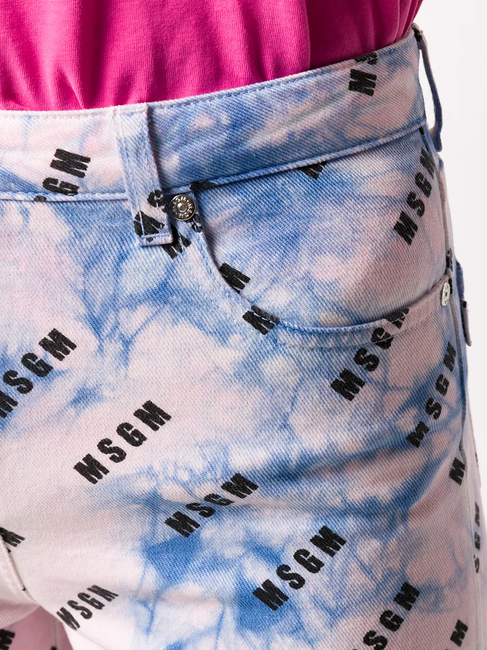фото Msgm джинсовые шорты с принтом тай-дай и логотипом