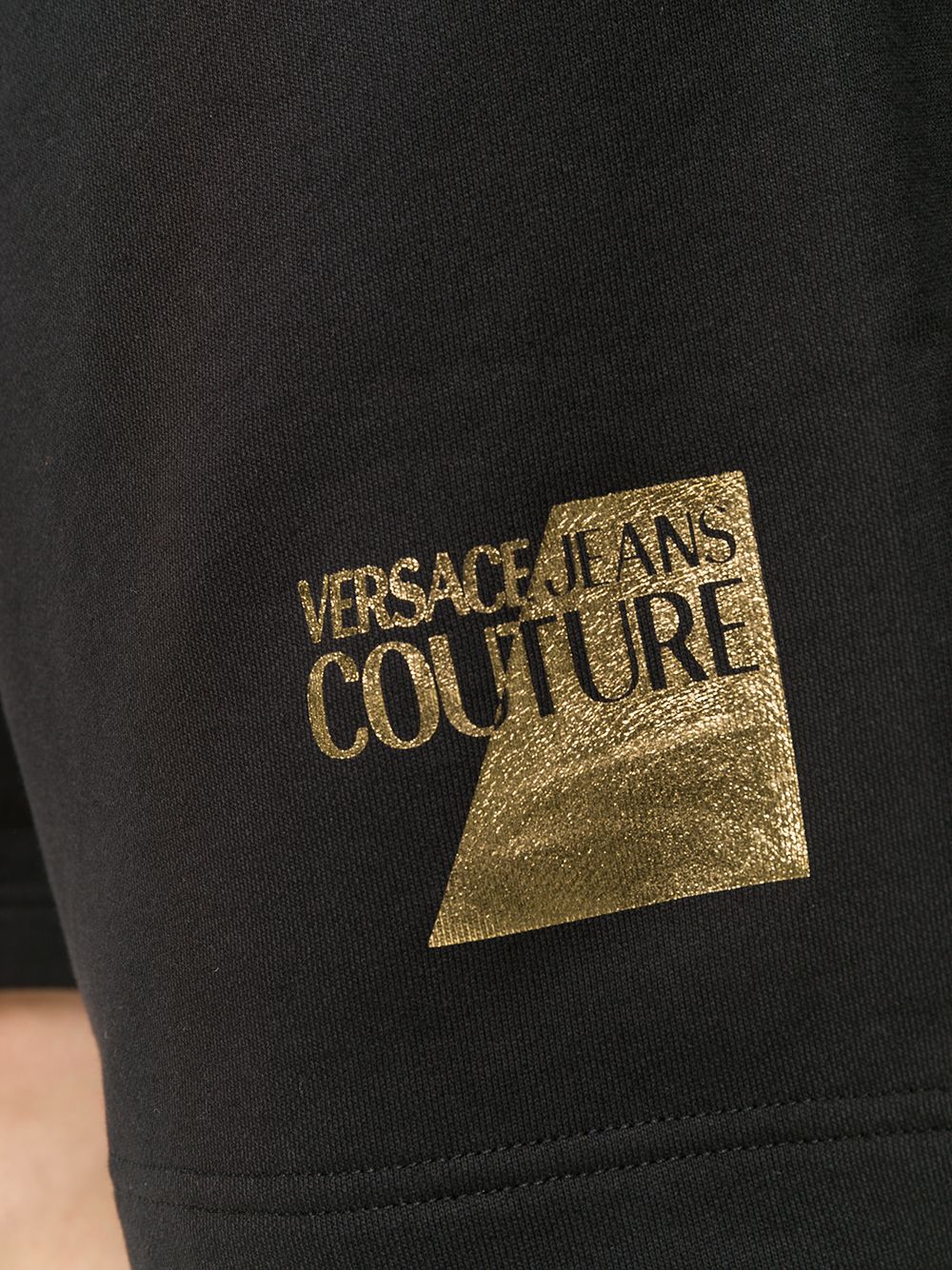 фото Versace jeans couture шорты по колено с блестящим логотипом