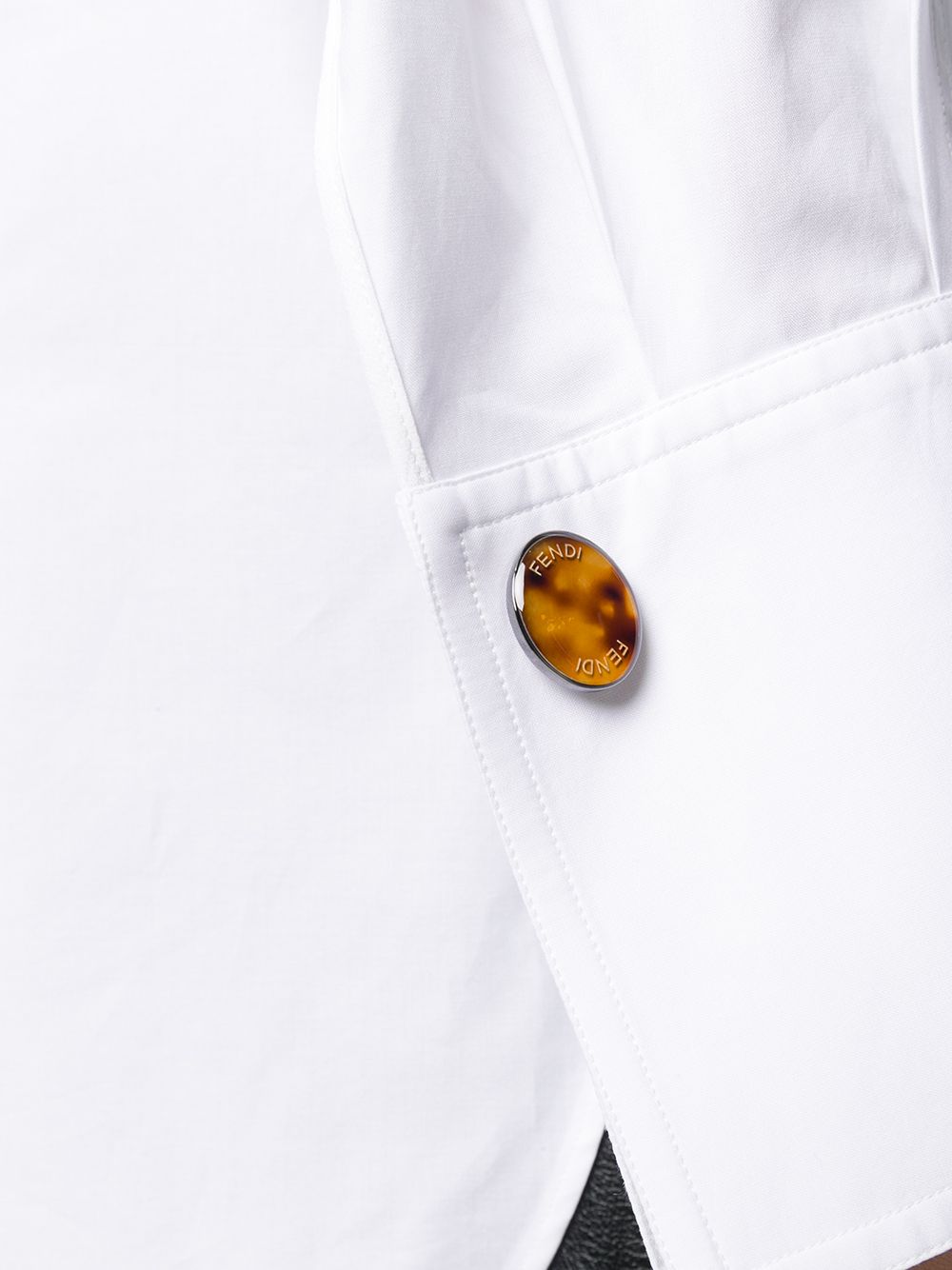 фото Fendi рубашка на пуговицах с декором на манжетах