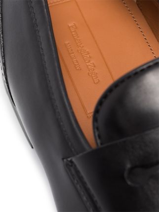 black leather penny loafers展示图