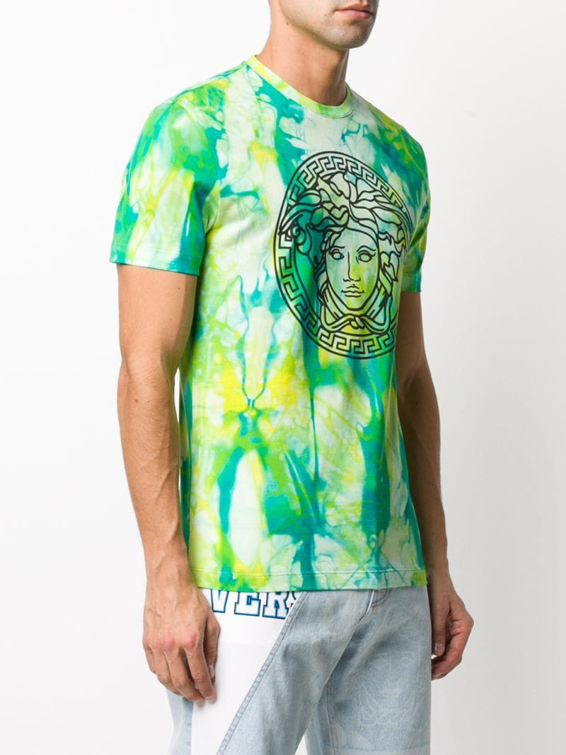 Shop Versace T-shirt Mit Batik-print In Green