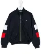 الصورة 1 من Tommy Hilfiger Junior جاكيت بومبر بشعار الماركة وسحاب
