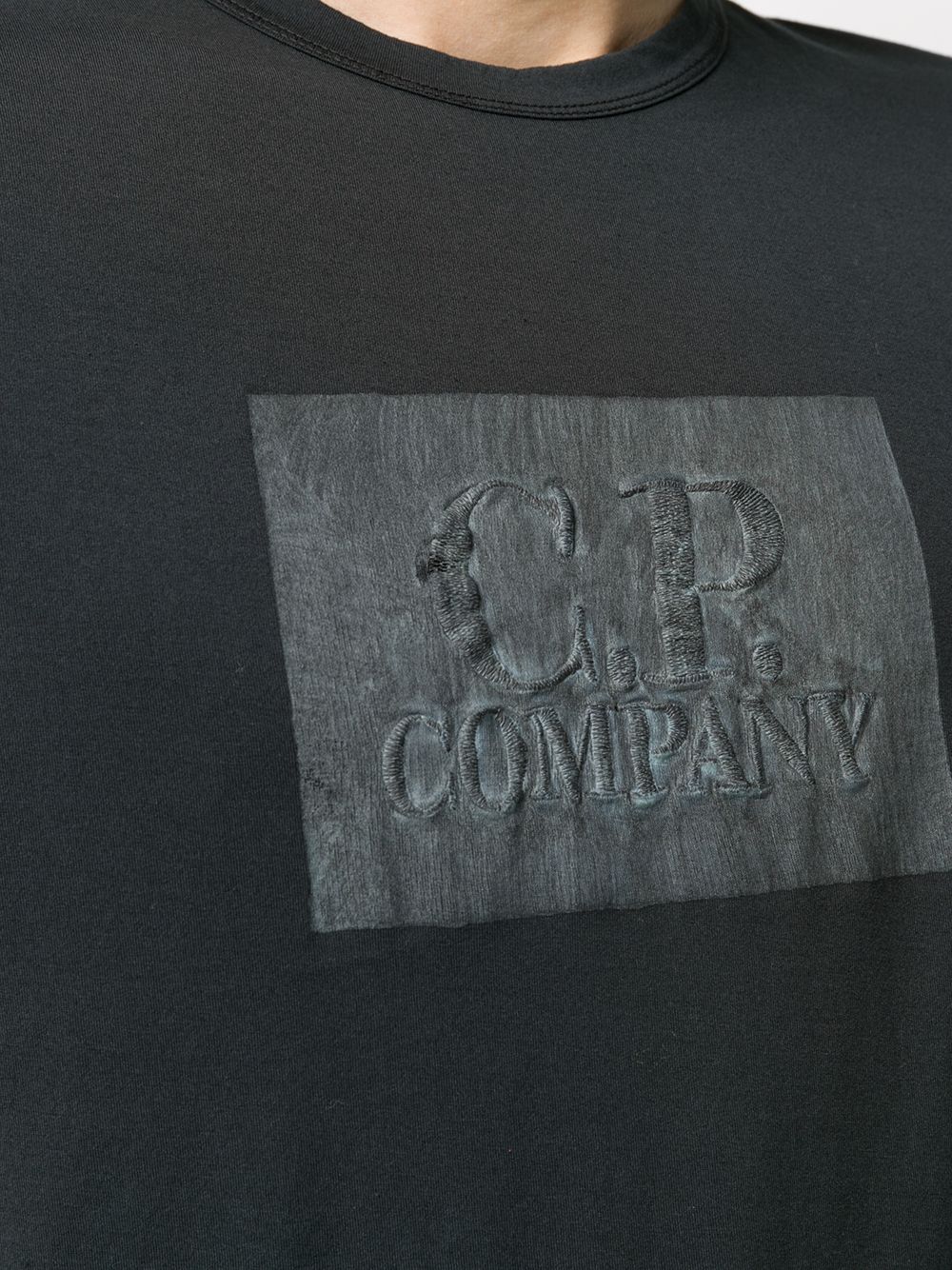 фото C.p. company футболка с вышитым логотипом