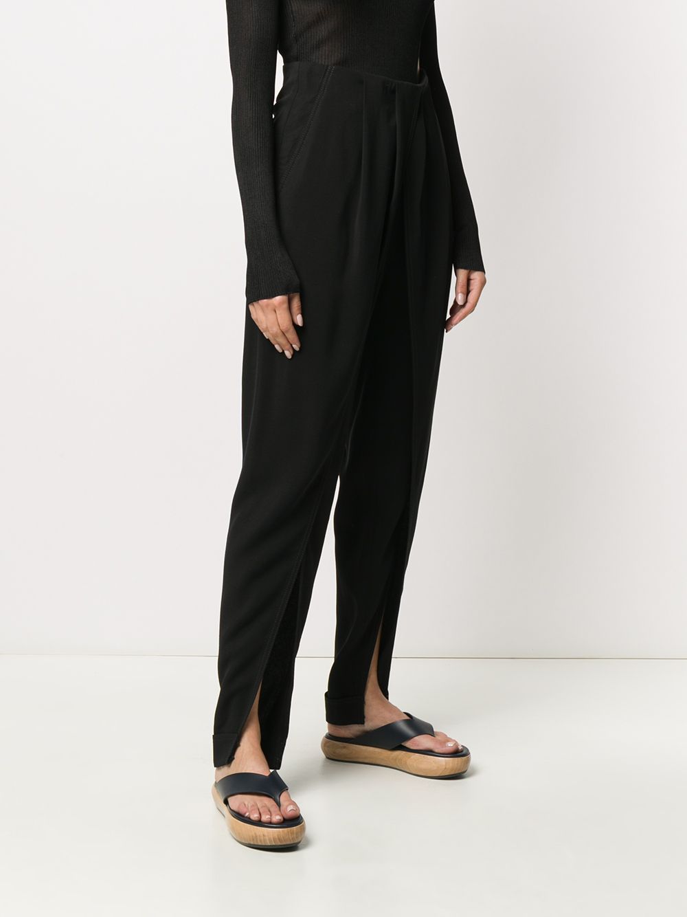 фото Bevza slit-detail crepe trousers