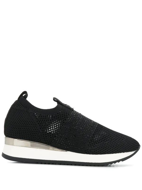 black carvela
