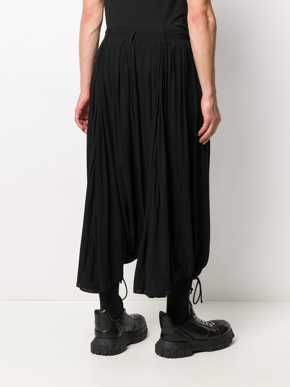 фото Yohji yamamoto укороченные брюки balloon crow