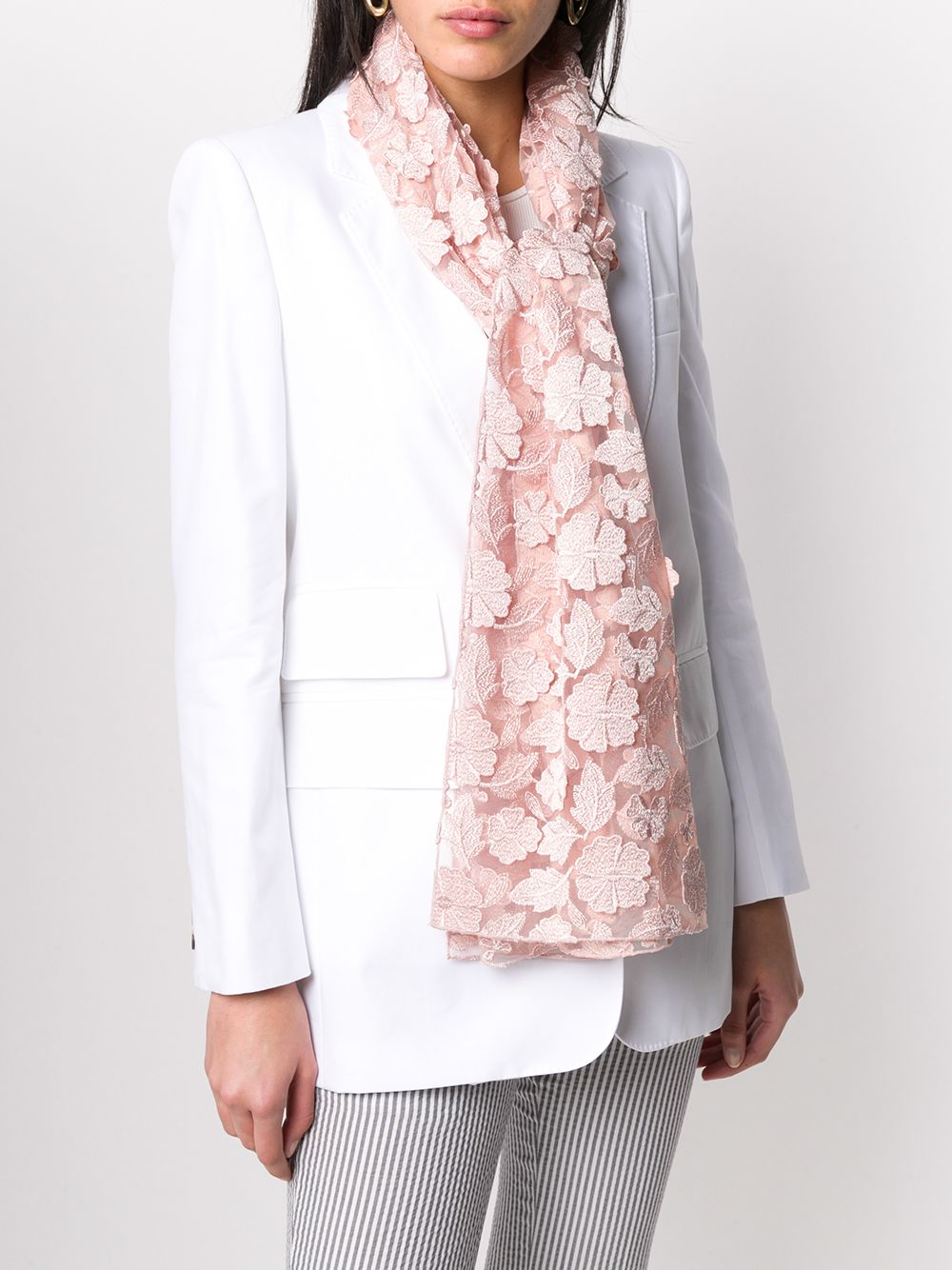 фото D.exterior floral-embroidered tulle scarf