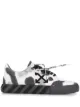 الصورة 1 من Off-White سنيكر بدون رقبة ’فولكانيزد‘ مصبوغ