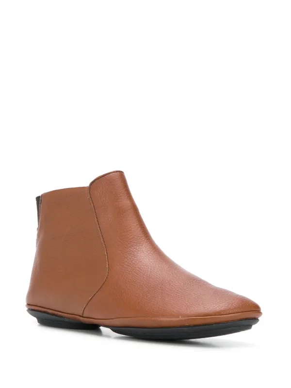 camper right boots