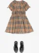 الصورة 2 من Burberry Kids فستان بكاروهات كلاسيكية وكشكشة