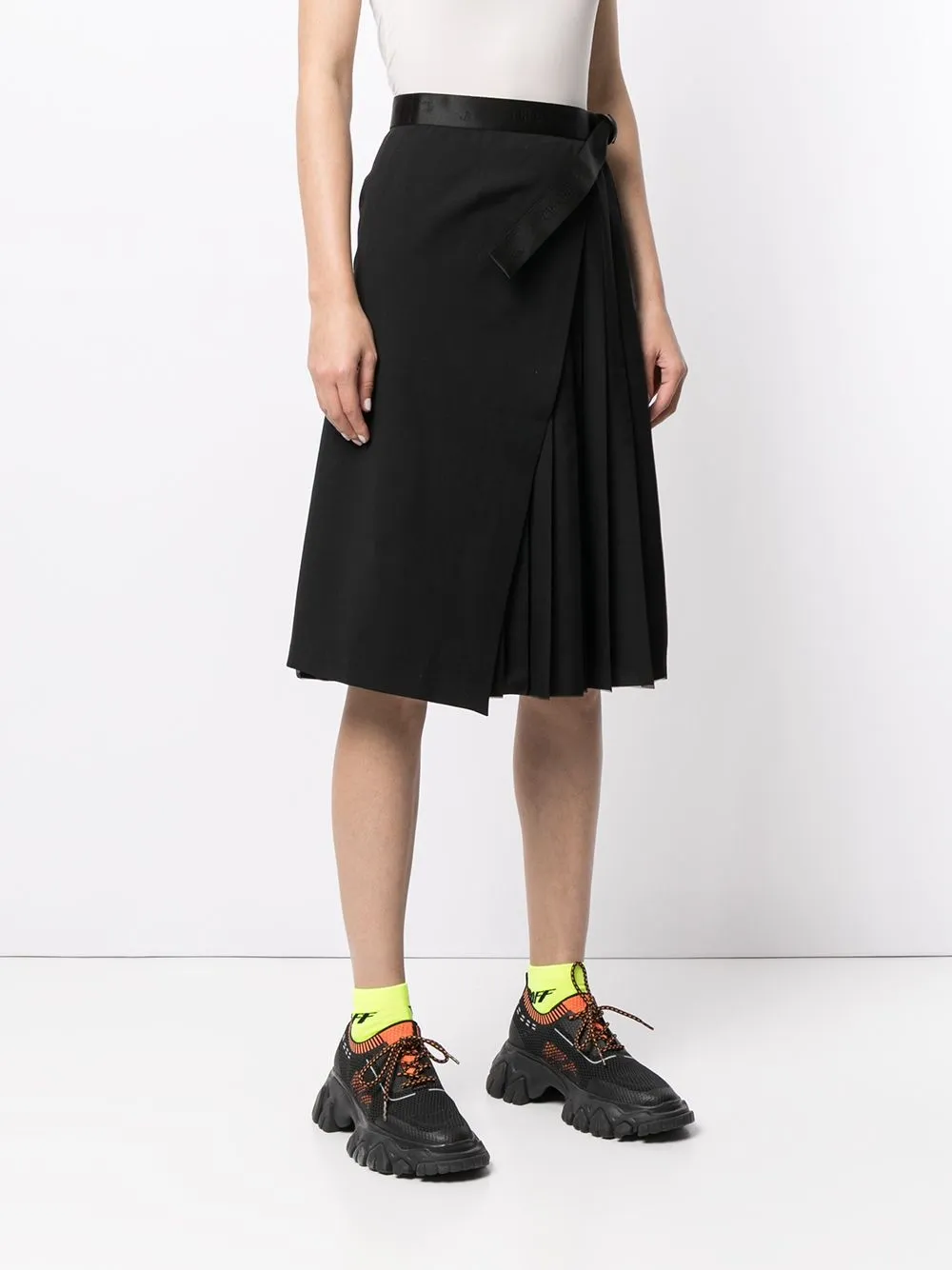 Off-white Logo-tape Detail Pleated Skirt In 1000 Black No Color