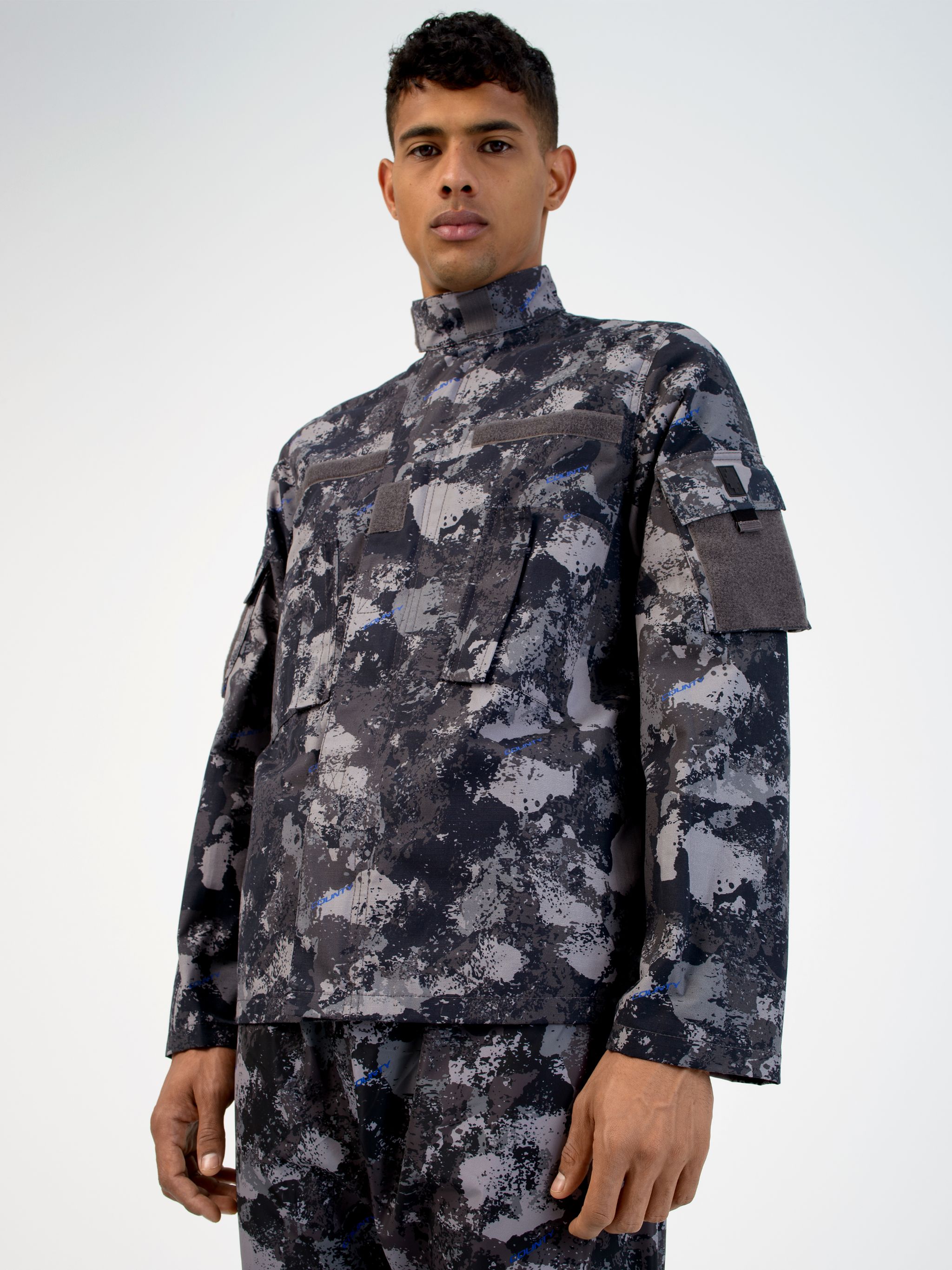 Multicolour cotton-blend camouflage print military jacket from Marcelo Burlon County of Milan featuring camouflage print, stand-up collar, concealed front fastening, long sleeves and straight hem.