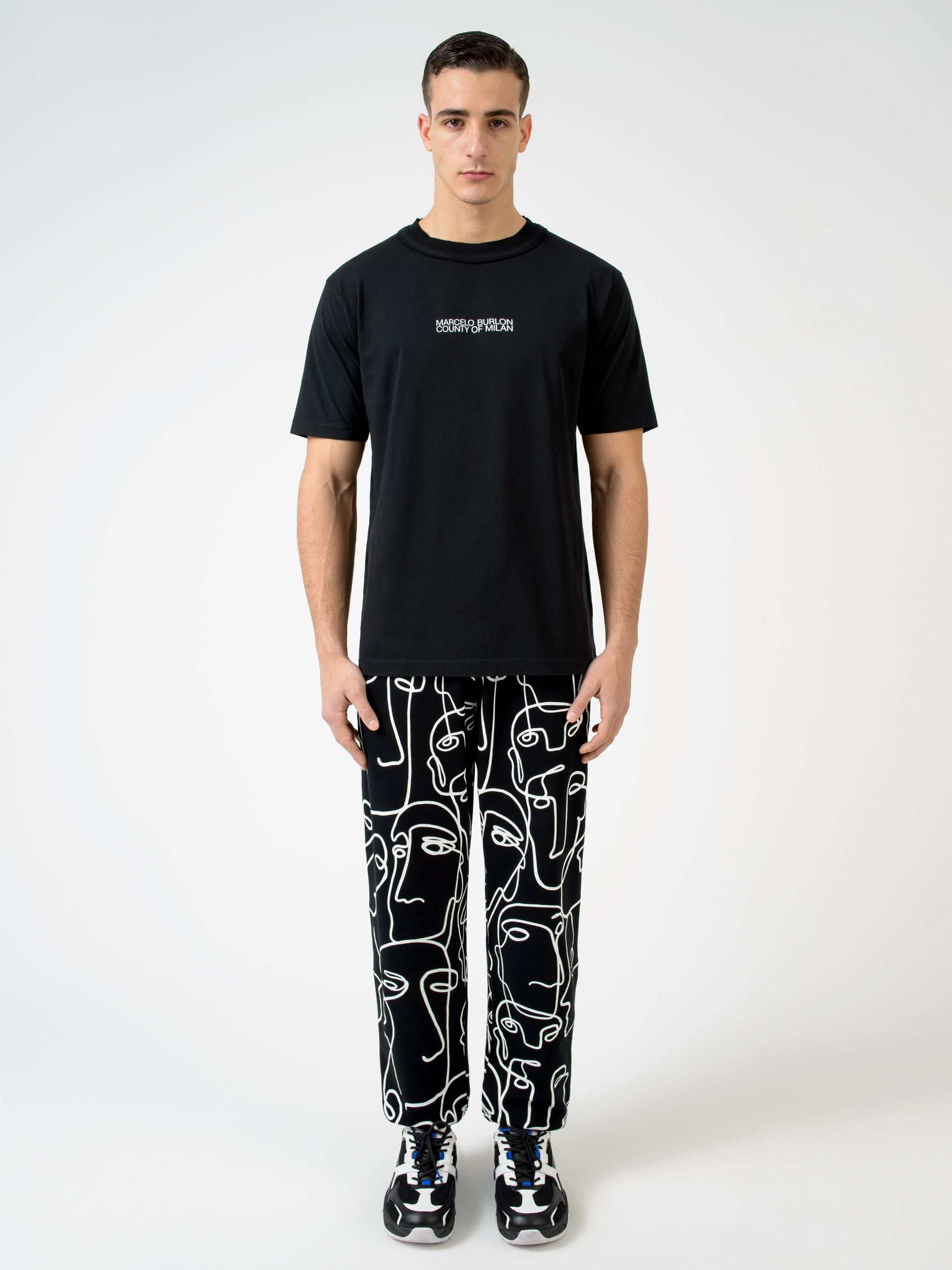 Black cotton Faces crew-neck T-shirt from Marcelo Burlon County of Milan featuring logo print to the front, graphic print to the rear, crew neck, short sleeves and straight hem.