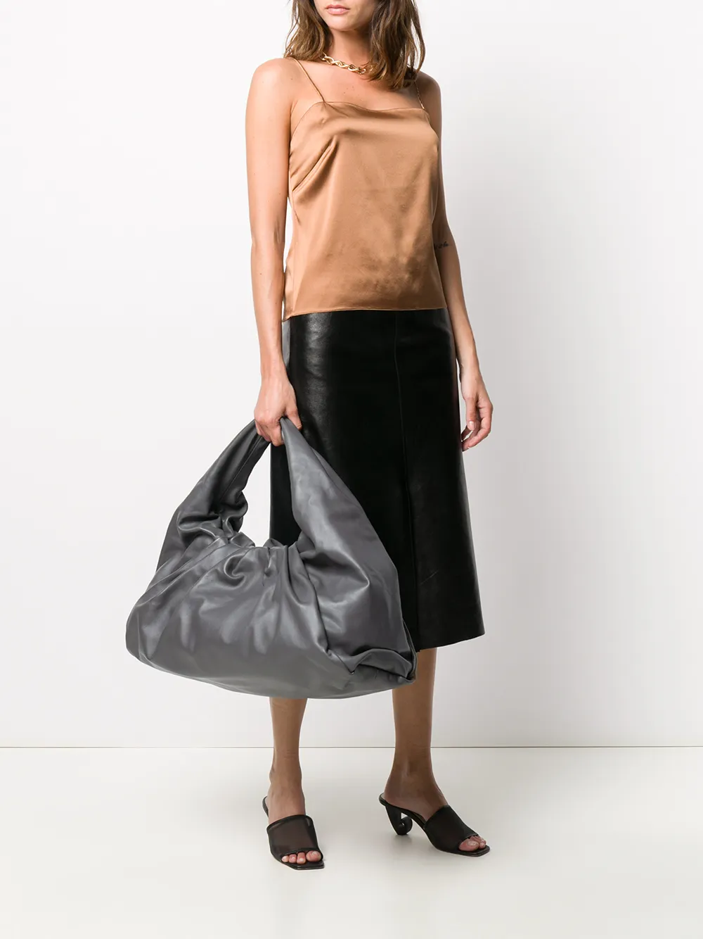 фото Bottega veneta the shoulder pouch maxi tote bag