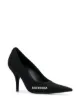 الصورة 2 من Balenciaga حذاء بكعب بشعار ومقدمة مدببة