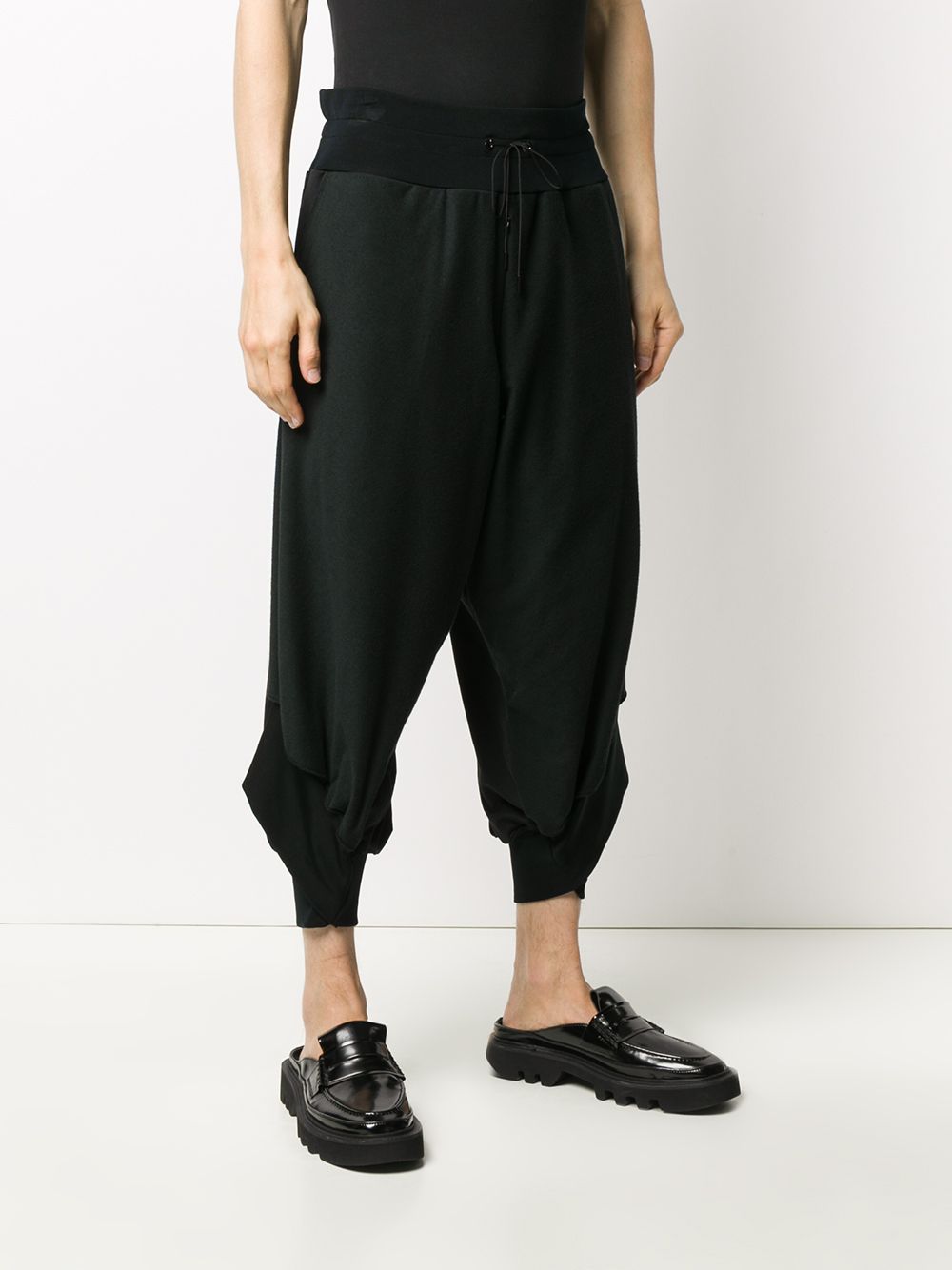 фото Fumito ganryu drawstring drop-crotch trousers