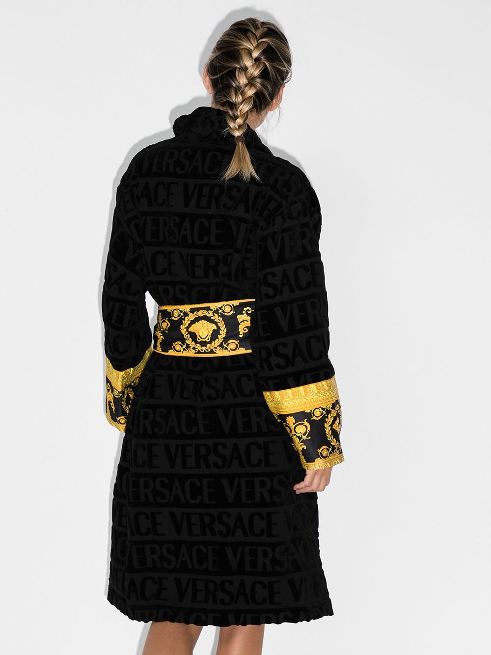 фото Versace халат с принтом baroque и логотипом