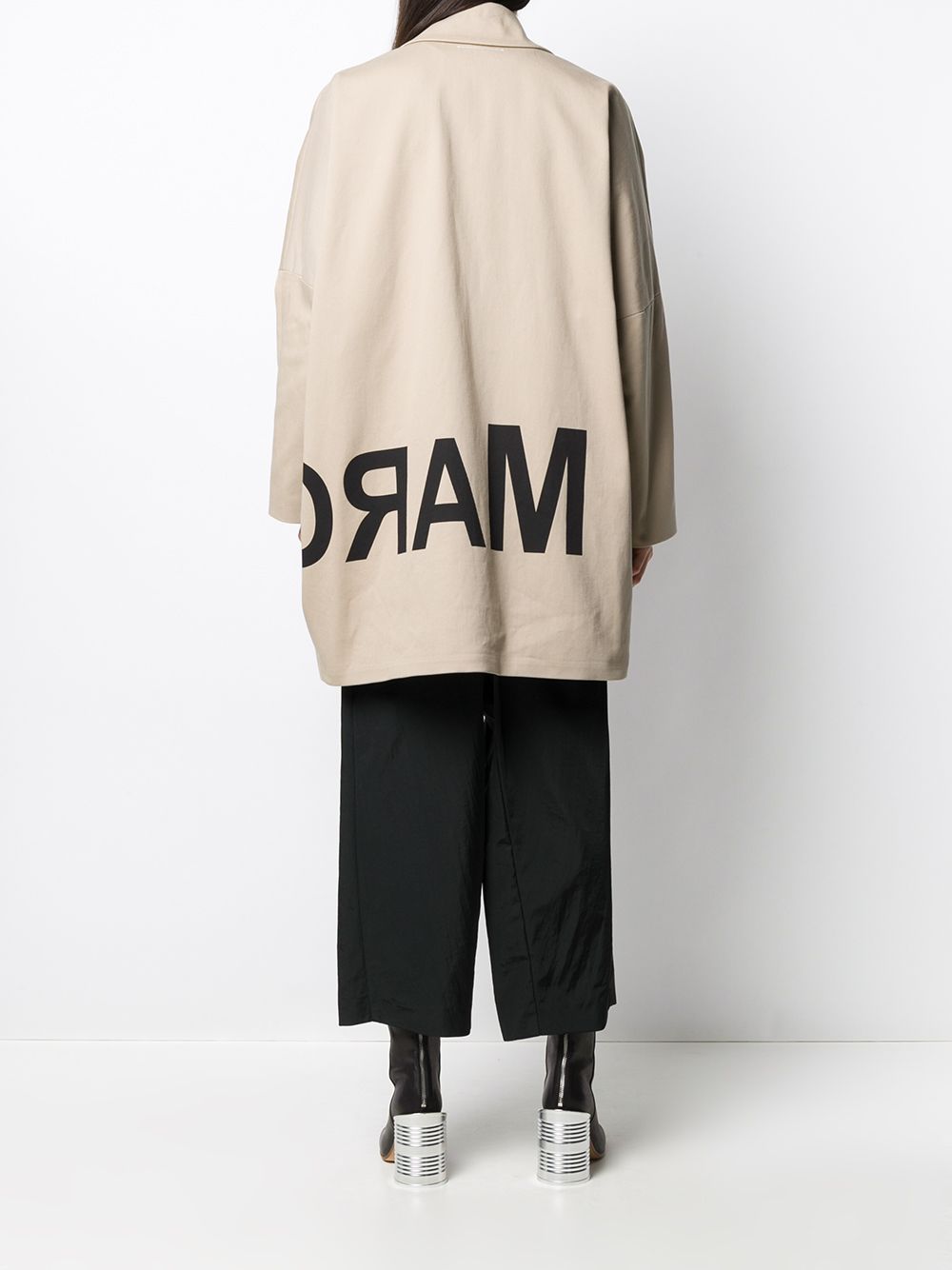 фото Mm6 maison margiela oversized logo print trench coat