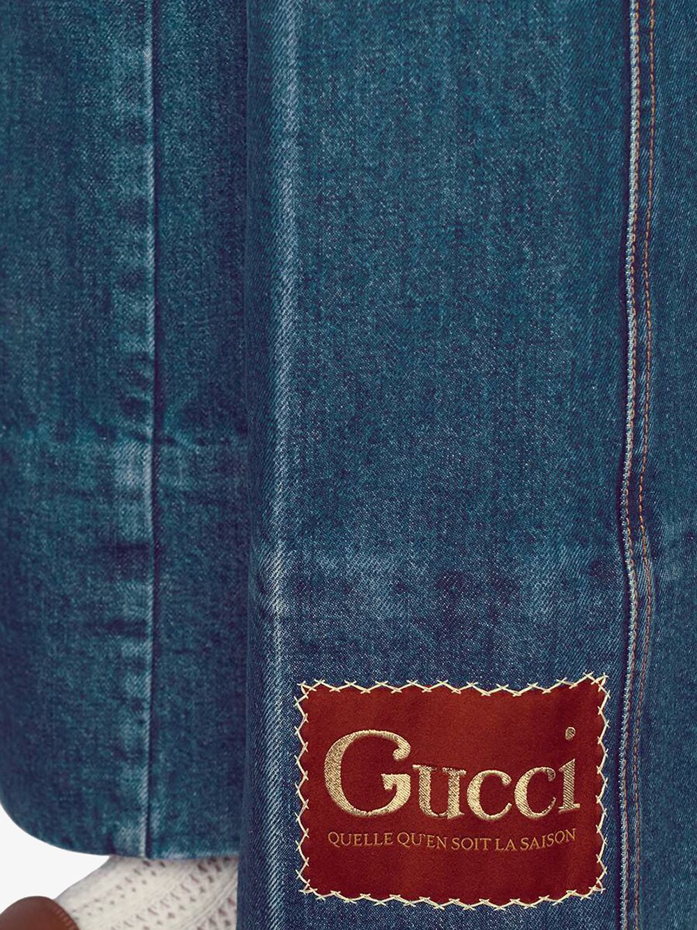 фото Gucci расклешенные джинсы с нашивкой-логотипом