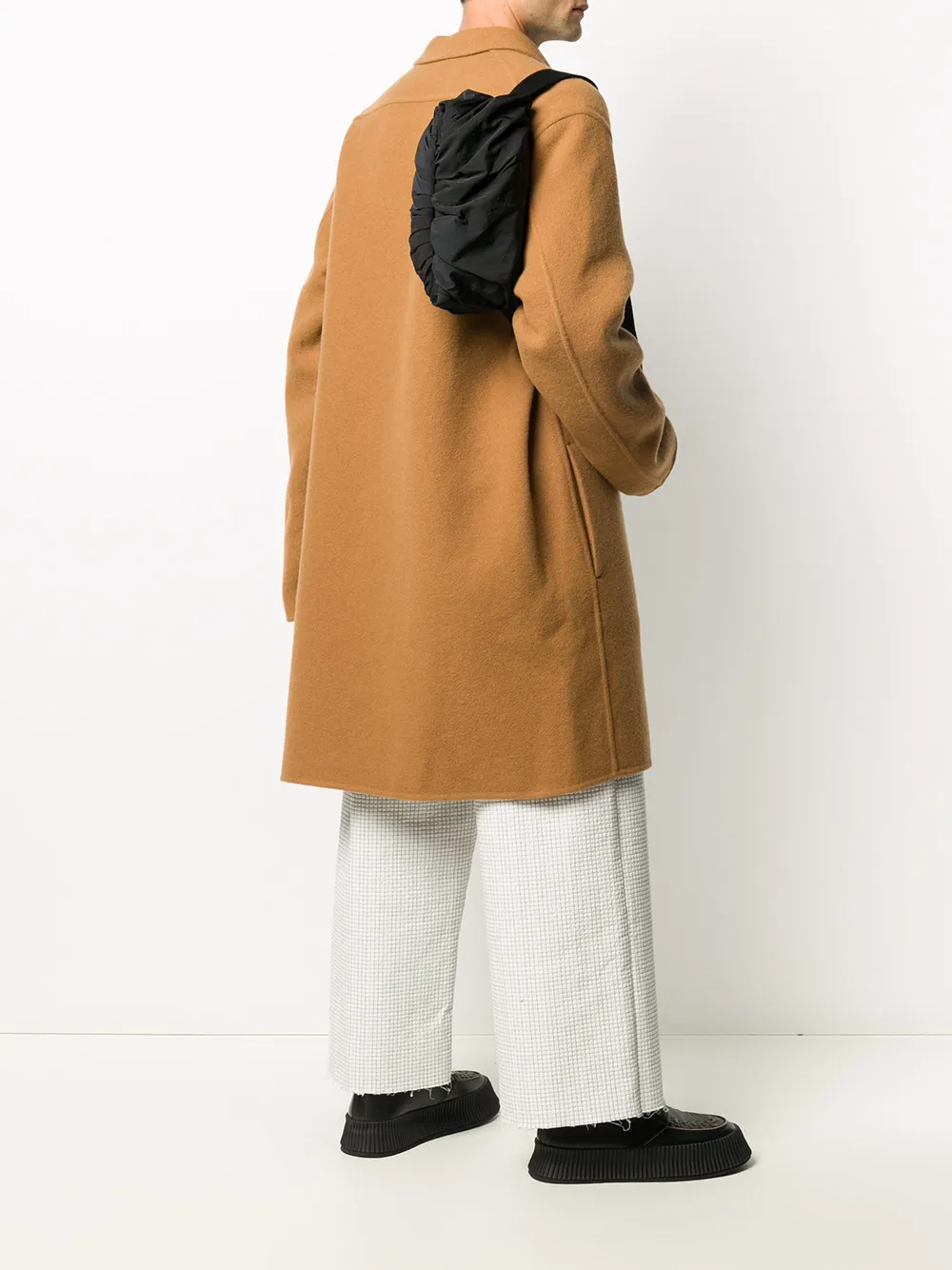 фото Bottega veneta сумка на плечо the body pouch