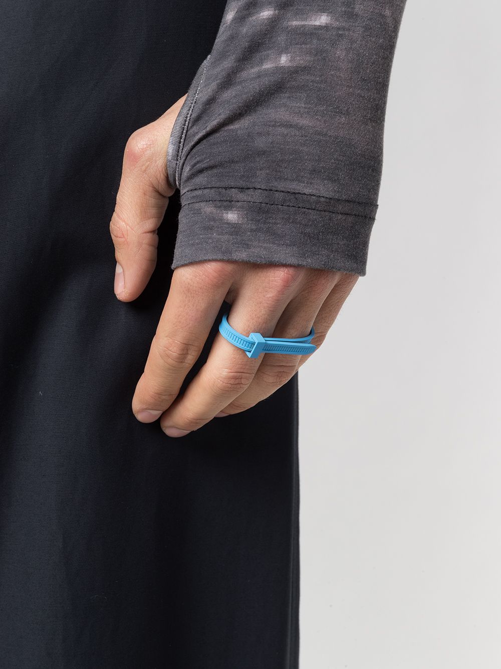 фото Ambush new zip tie 2-finger ring blue