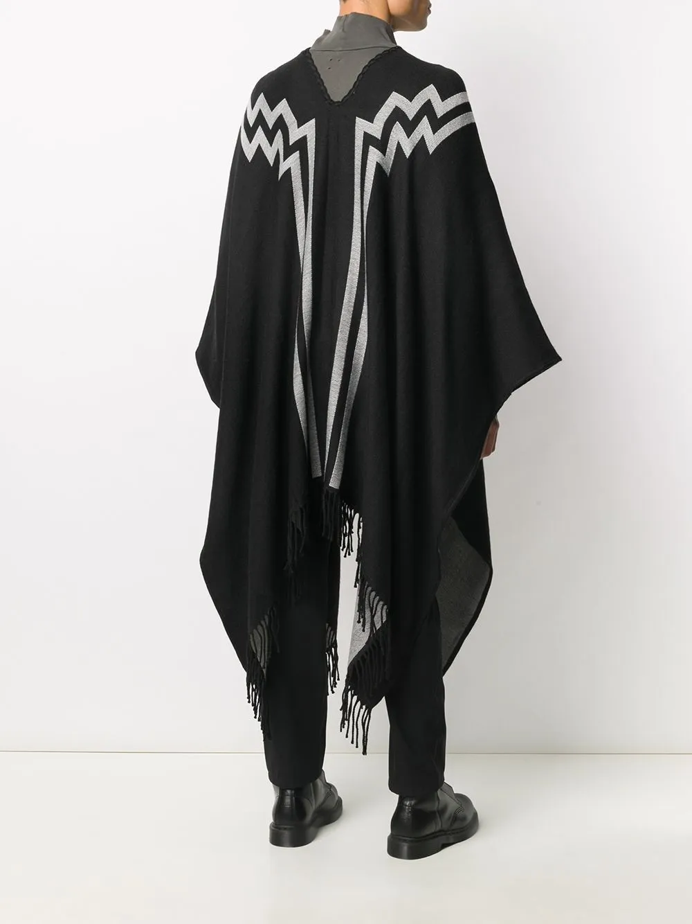 COUNTY OF MILAN Poncho met franje 1001 BLACK WHITE