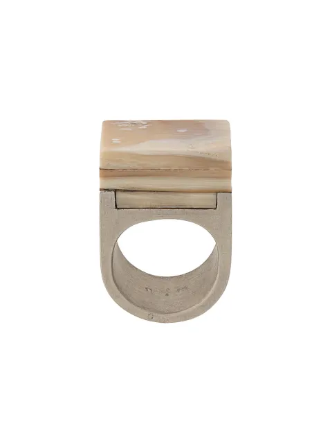Parts of Four anillo con placa cúbica