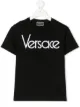 الصورة 1 من Young Versace تيشيرت بطبعة شعار الماركة