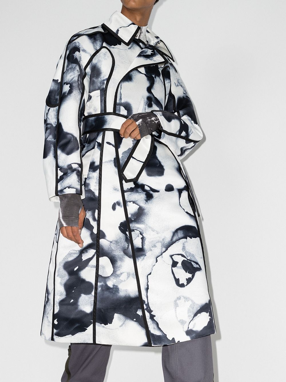 фото Pronounce burnt edge print trench coat