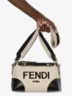 Fendi شنطة كروس بطبعة شعار الماركة