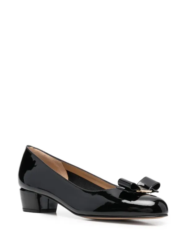 Ferragamo ヴァラリボン パンプス | ブラック | FARFETCH JP
